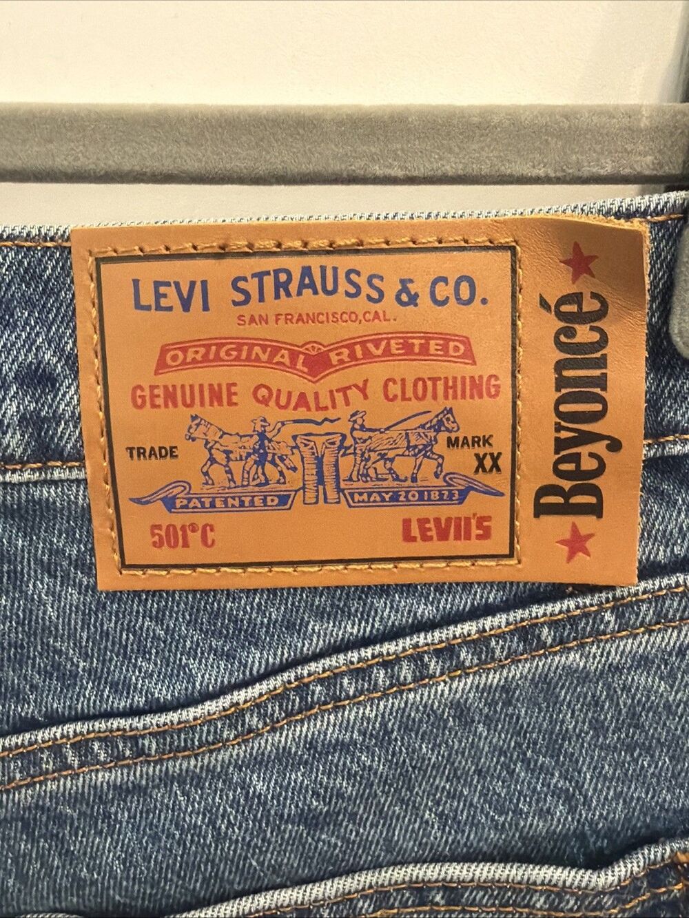 Beyoncé X Levi’s 501 Curvy Jeans Womens 28x32 Medium Wash Lace Up High Rise EUC - Picture 5 of 16
